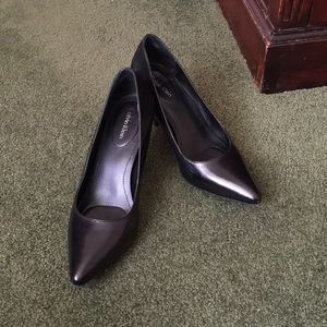 Calvin Klein women black pump size 6M 3 inch heel